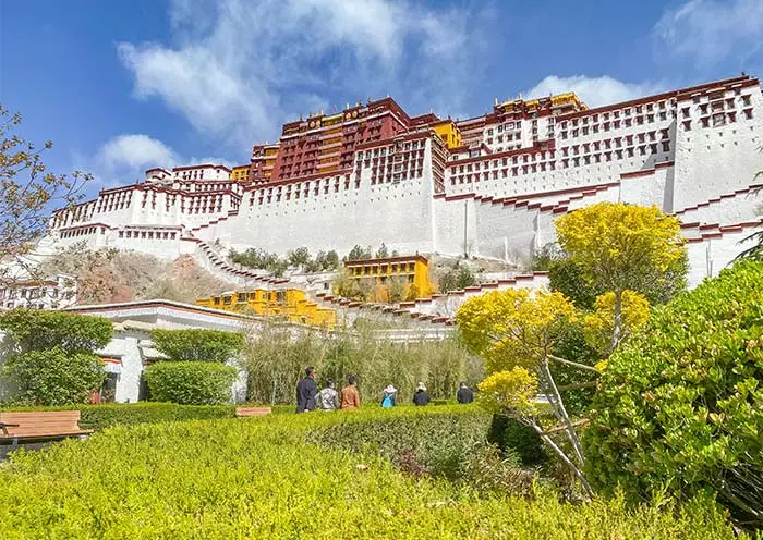 10 Days Qinghai-Tibet Railway Tour from Xining to Lhasa & Everest Base Camp