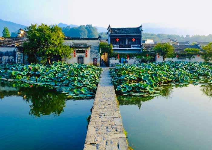 3 Days Huangshan Essence Tour: Yellow Mountain & Hongcun Village, Tunxi Old Street