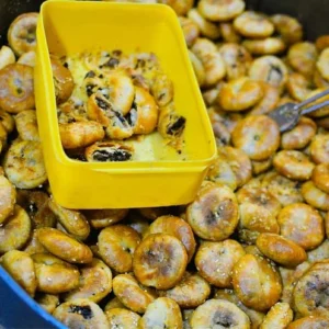 3 Days Huangshan Essence Tour: Yellow Mountain & Hongcun Village, Tunxi Old Street