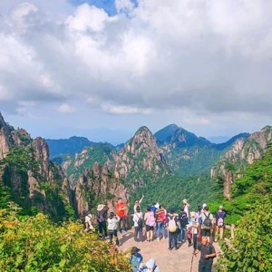 5 Days Wangxian Valley Tour: Cliffside Fairyland to Yellow Mountain’s Peaks