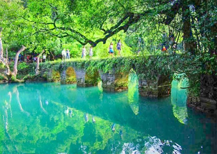 6 Days Guizhou Classic Tour: Huangguoshu Waterfall, Xiaoqikong & Miao Villages