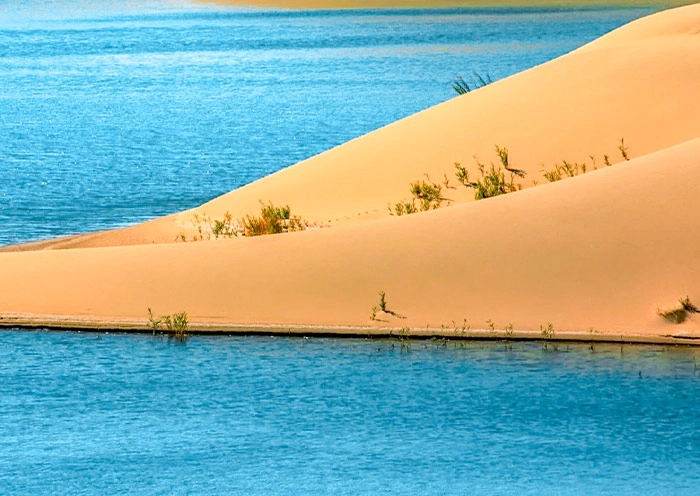 7 Days Gansu Highlights Tour with Badain Jaran Desert Adventure