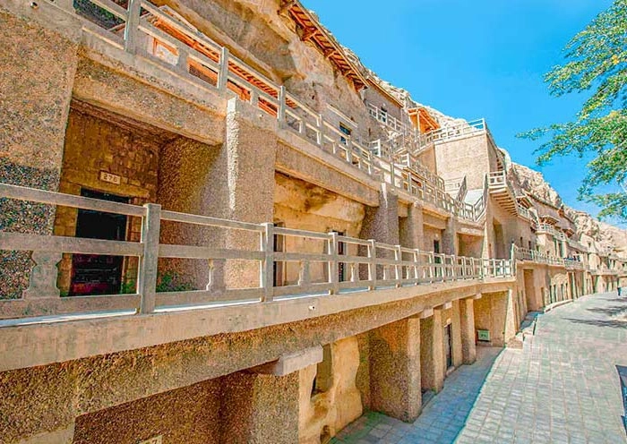 7 Days Gansu Highlights Tour with Badain Jaran Desert Adventure